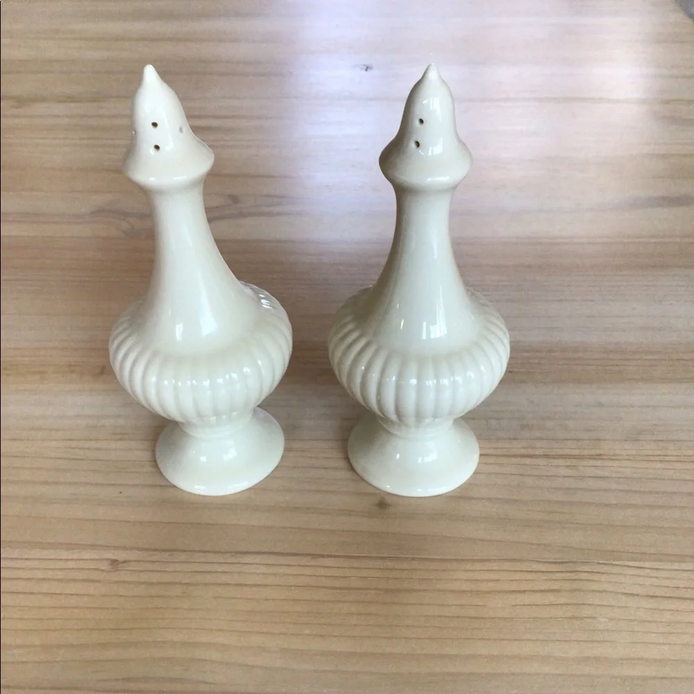 Lenox Salt and Pepper Shakers Essex Tall Ivory Cream Solid Neutral Classic